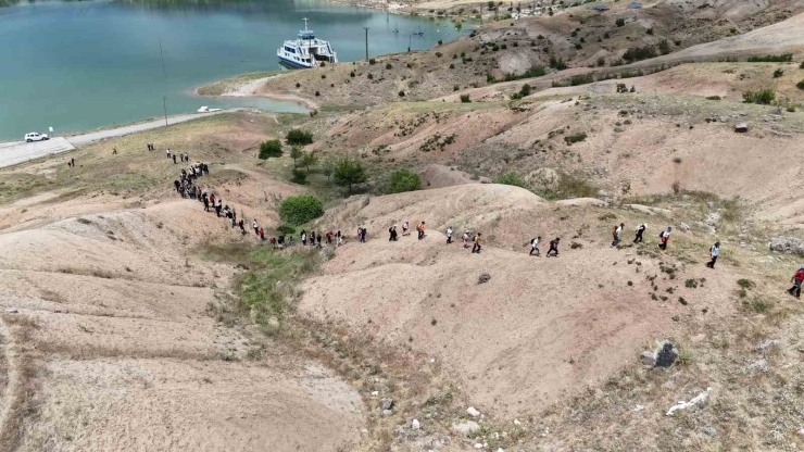 Siverek’in Doğa Harikası Takoran Vadisi’nde Doğa Yürüyüşü Yapıldı