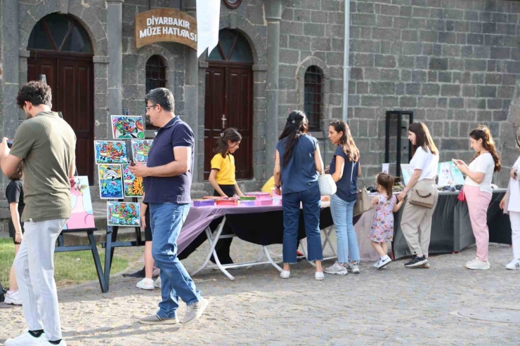 Tarihin Sıfır Noktası Atfedilen Mekanda Çocukların Yüzlerce Eseri, Yine Çocukların Melodileri Eşliğinde Sunuldu