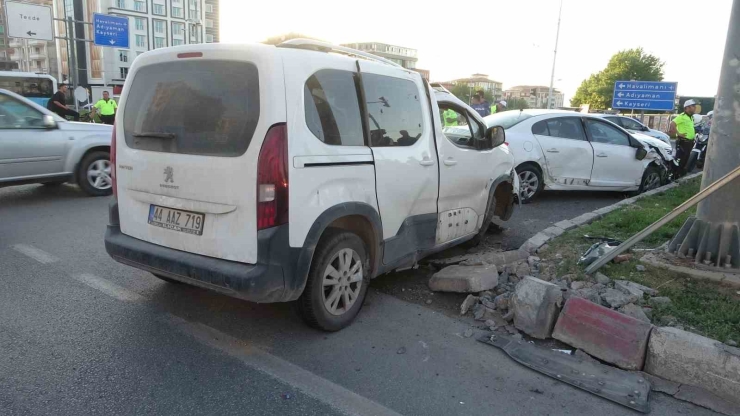 Kaza Sonrası Tartışmaya Polis Müdahale Etti