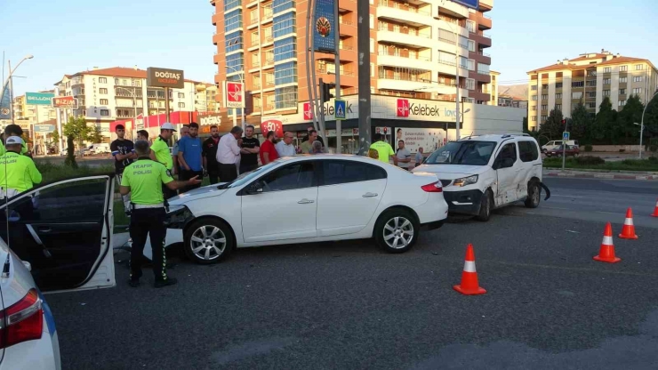 Kaza Sonrası Tartışmaya Polis Müdahale Etti