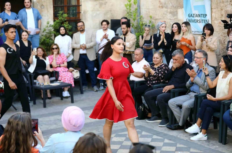 1. Güzel Sanatlar Fakültesi Moda Ve Tasarım Haftası Başladı