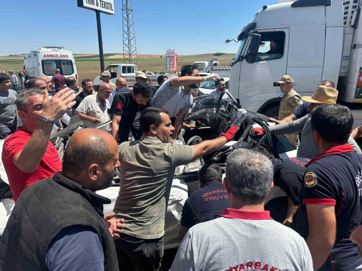 Tırın Altına Giren Otomobilin Sürücüsü Hayatını Kaybetti