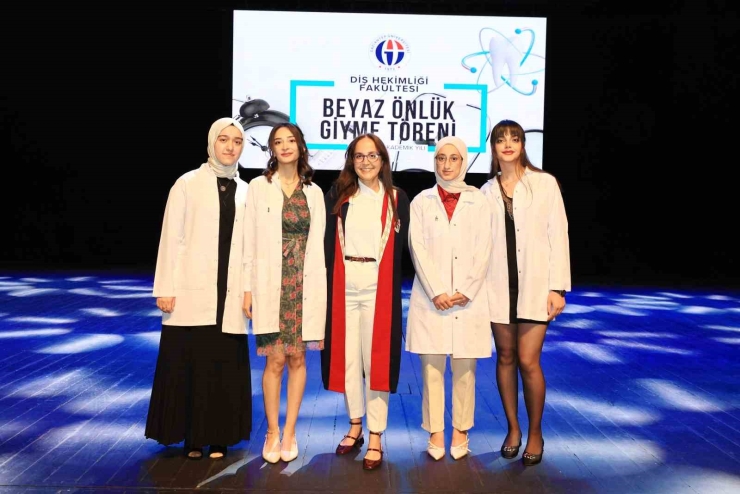 Gaün Diş Hekimliği Fakültesi Öğrencilerinin Beyaz Önlük Gururu