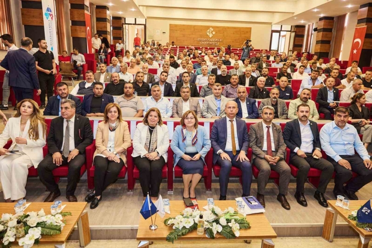 Mahallenin Kahramanlarına Yeni Bir Vizyon: Muhtarlar Akademisi