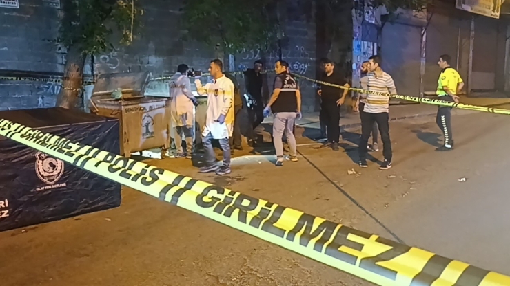 Gaziantep’te Çuvalla Çöp Konteynerine Atılmış Kadın Cesedi Bulundu