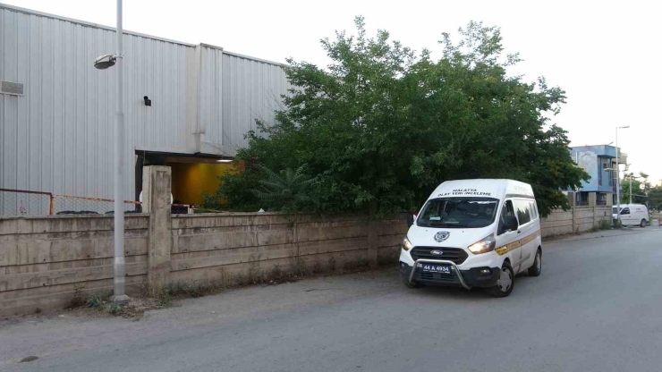 Aydınlatma Direğine Asılı Halde Bulunan Genç Hastaneye Kaldırıldı