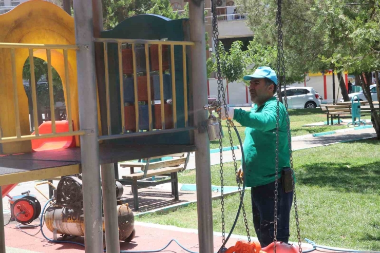 Haliliye Belediyesi İle Parklar Ve Oyun Grupları Yenileniyor