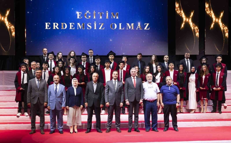 Erdem Koleji’nde Mezuniyet Coşkusu