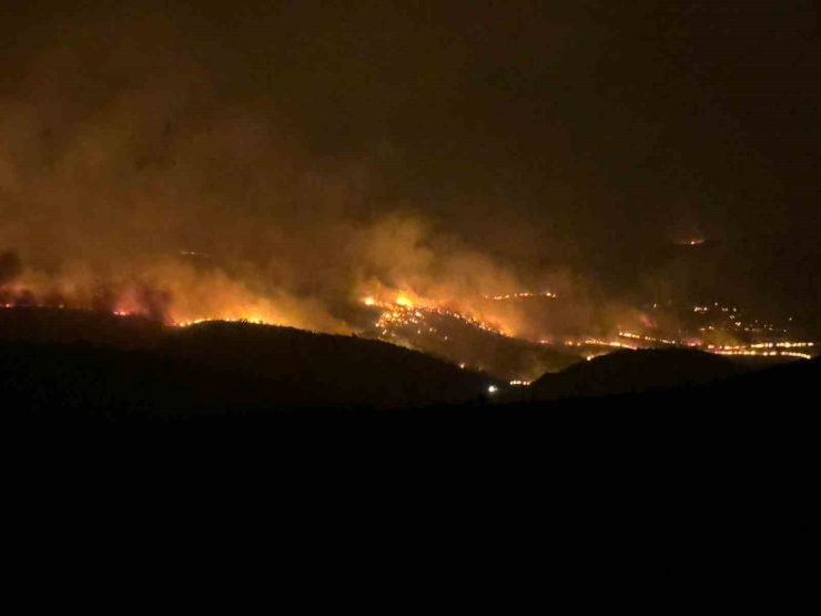 Diyarbakır’ın Çınar İlçesinde Kırsal Alanda Çıkan Yangın, Geniş Alana Yayıldı. Bölgeye Çok Sayıda Afad, İtfaiye Ve Sağlık Ekibi Sevk Edildi.