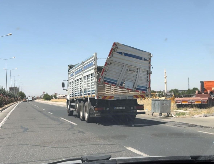 Diyarbakır-elazığ Karayolunda Tehlikeli Yolculuk