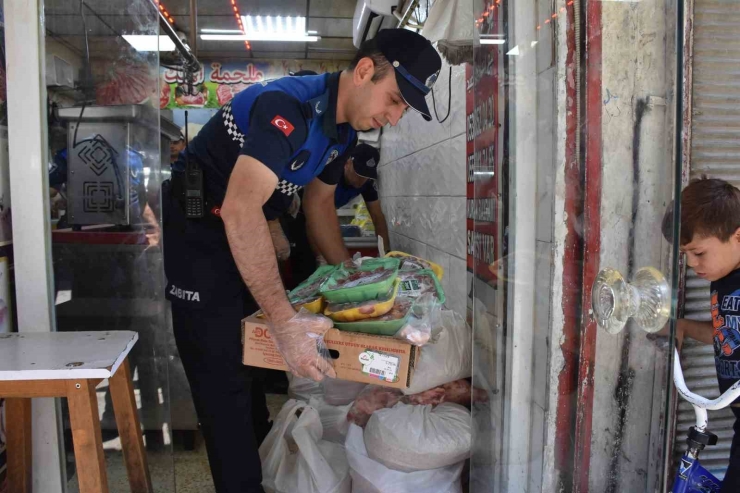 Şahinbey Belediyesi Zabıta Ekipleri Vatandaşın Sağlığı İçin Çalışıyor