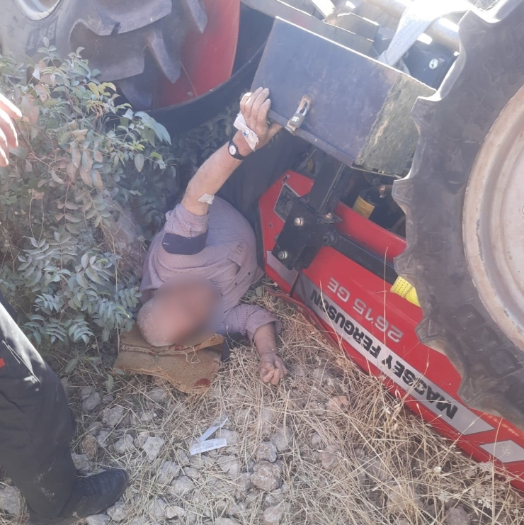 Devrilen Traktörün Sürücüsü Ağır Yaralandı