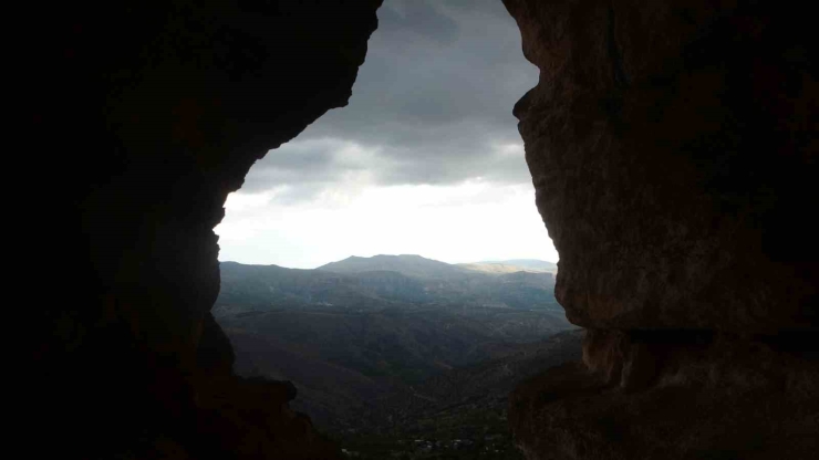 50 Milyon Yıllık “küçükkürne Mağaraları” Şaşırtıyor