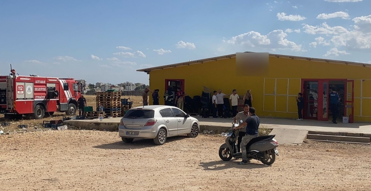 Markette Çıkan Yangını Müşteriler Söndürdü