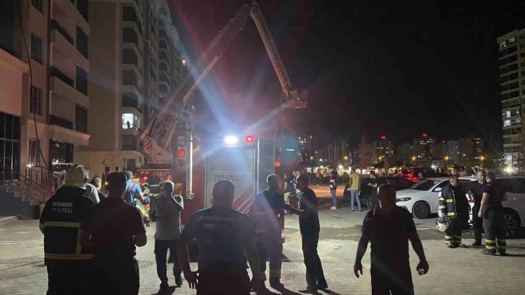 Diyarbakır’da Sitede Yangın Paniği: 4 Kişi Dumandan Etkilendi