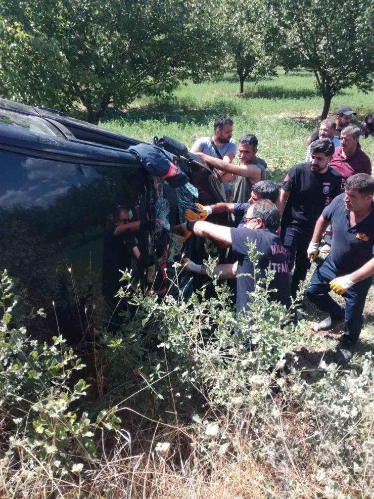 Kontrolden Çıkarak Devrilen Aracın Sürücüsü Yaralandı