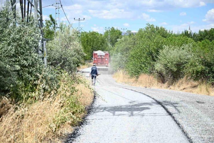 Battalgazi’de 30 Kilometre Sathi Asfalt Serimi Gerçekleştirdi