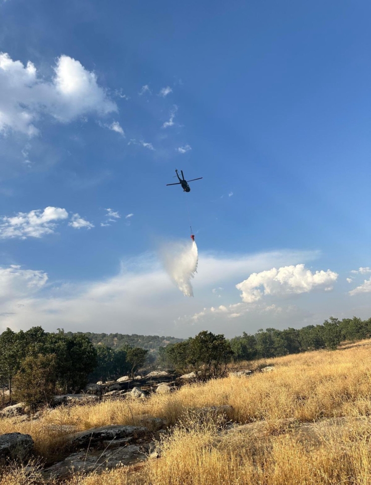 Diyarbakır’daki Orman Yangınları Helikopter Desteğiyle Kontrol Altına Alındı