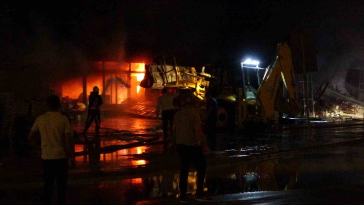 Malatya’da Konteyner Çarşıda Yangın