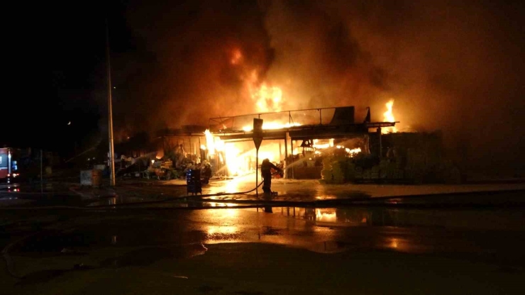 Malatya’da Konteyner Çarşıda Yangın