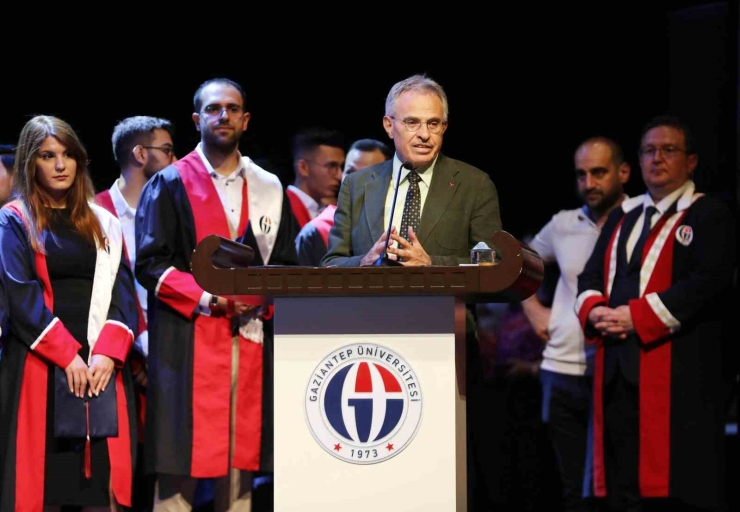 Rektör Prof. Dr. Özaydın: “karamsar Olmayın, Türkiye’nin Ve Sizin Önünüz Açık”