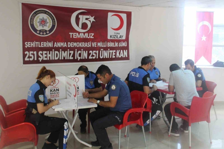 Malatya Polisinden 15 Temmuz Anısına Kan Bağışı