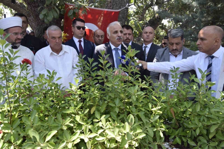 Diyarbakır’da 15 Temmuz Şehidi Kabri Başında Dualarla Anıldı