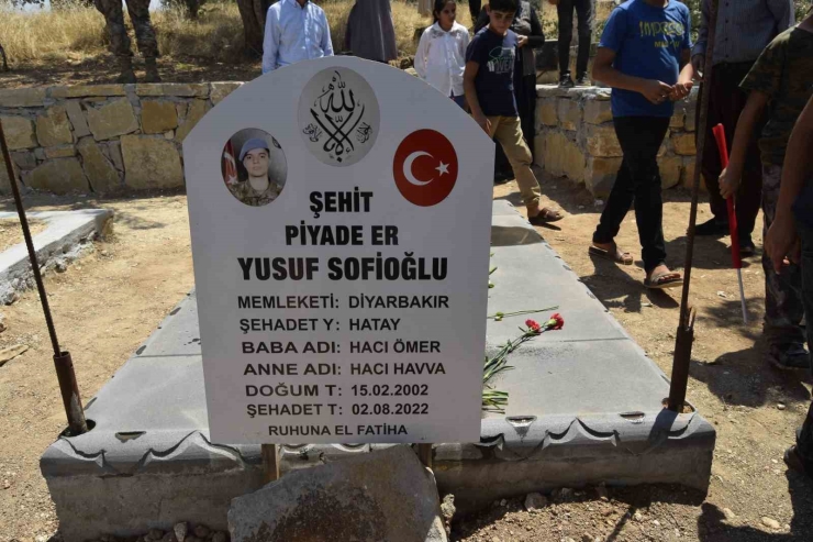 Diyarbakır’da 15 Temmuz Şehidi Kabri Başında Dualarla Anıldı