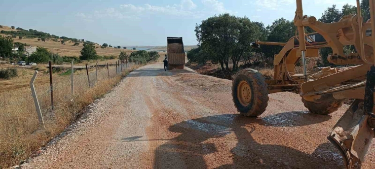 Diyarbakır’da Kırsal Mahallelerde Yol Yapım Çalışmaları Devam Ediyor