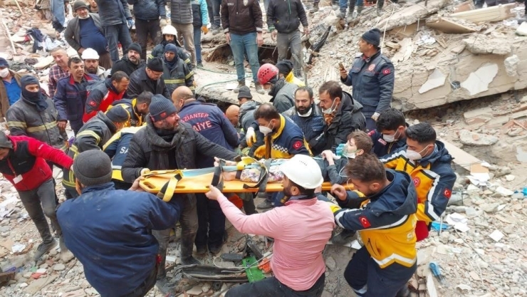 Depremde 51 Kişinin Öldüğü Furkan Apartmanı Davasında Karar Çıktı, Adliyede Ortalık Karıştı