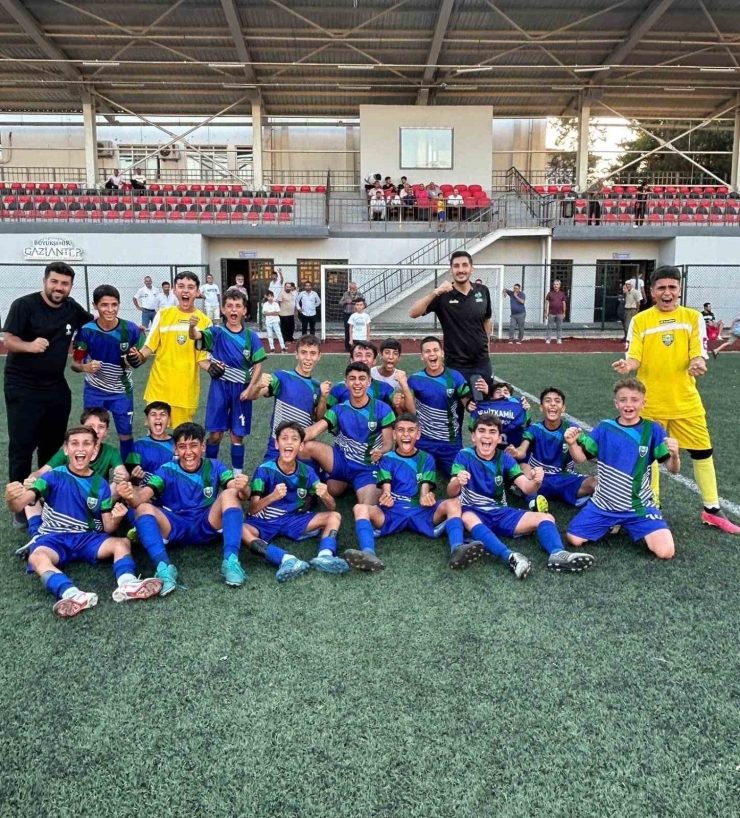 Şehitkamil U13 Futbol Takımı “namağlup Şampiyon”