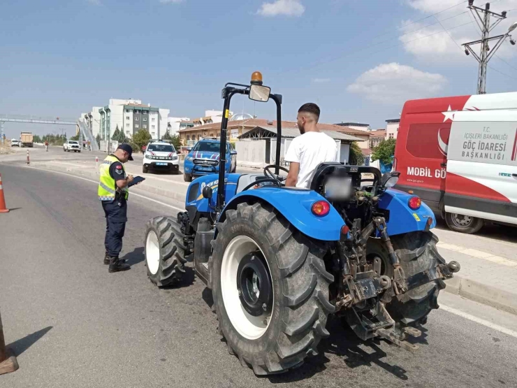 Traktör Sürücülerine Jandarmadan Özel Denetim