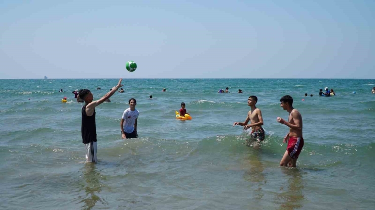 Deniz Kampı, Öğrencilere Unutulmaz Bir Gün Yaşatıyor