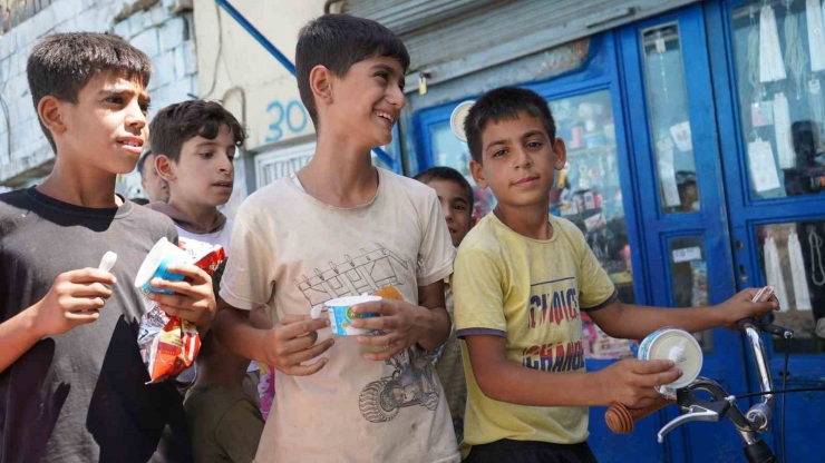 Dondurma Karavanı, Çıksorut Ve Yeşilova’daki Çocuklara Mutluluk Götürdü