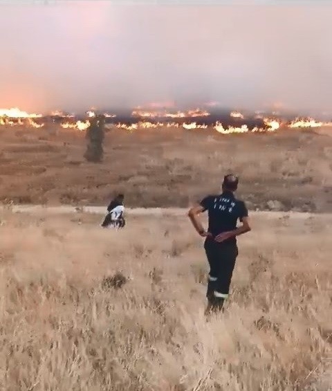 Alevlerin Arasında Kalan Yaşlı Kadını İtfaiye Ekipleri Kurtardı