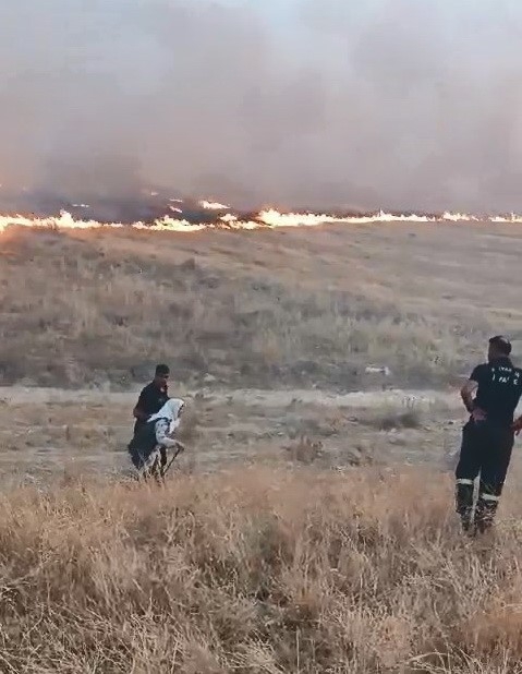 Alevlerin Arasında Kalan Yaşlı Kadını İtfaiye Ekipleri Kurtardı