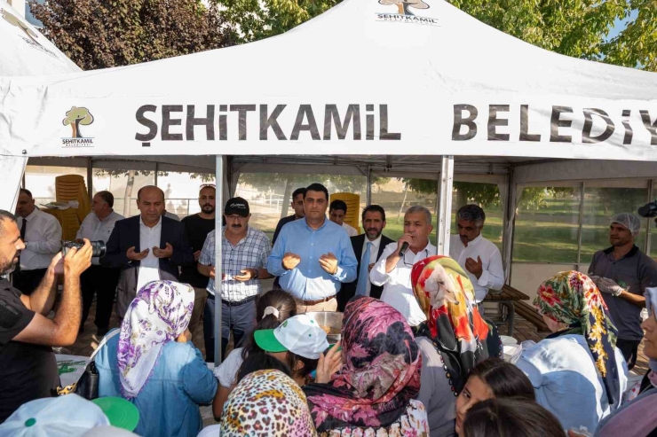 Yılmaz’dan Aşure Ve Dondurma İkramı