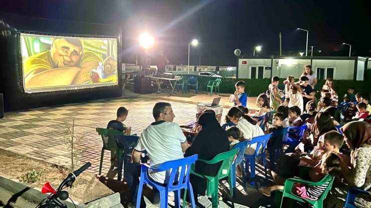 Adıyaman’da Çocuklar İçin Açık Hava Sineması Etkinliği Düzenlendi