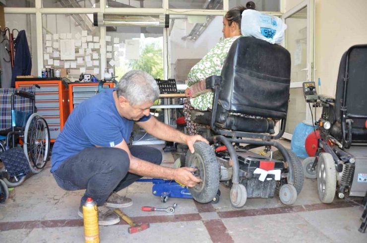 Diyarbakır’da Engelli Bireylerin Kullandığı Tekerlekli Sandalyeler Ücretsiz Tamir Ediliyor