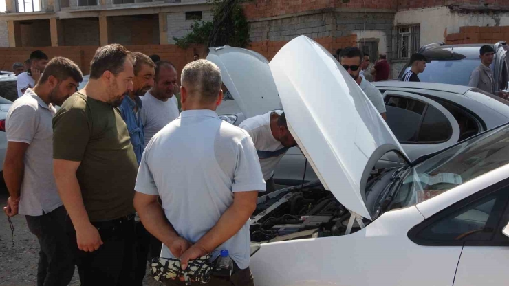 Diyarbakır Oto Pazarında Sıcak Havada Soğuk Pazarlık