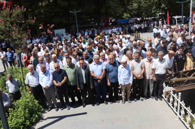 Malatya’da Haniye İçin Gıyabi Cenaze Namazı Kılındı