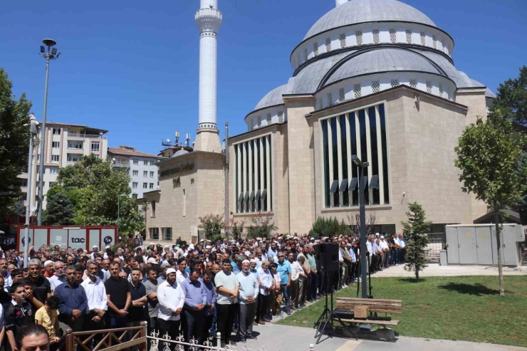 Malatya’da Haniye İçin Gıyabi Cenaze Namazı Kılındı