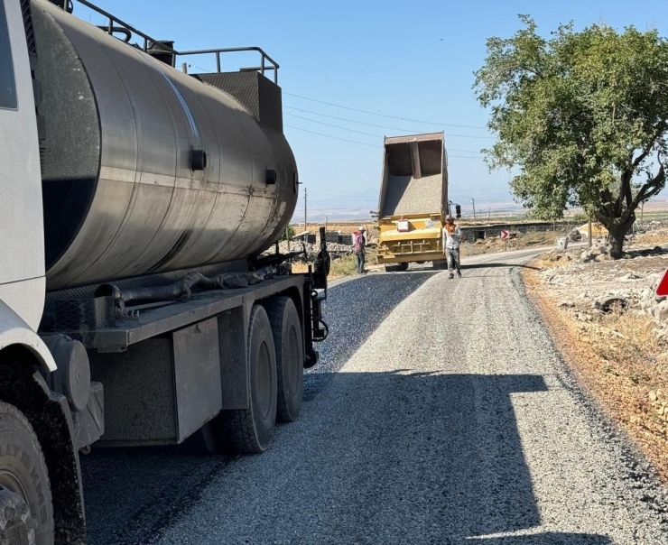 Diyarbakır’ın Kırsal Mahallelerinde Yol Çalışmaları Sürüyor