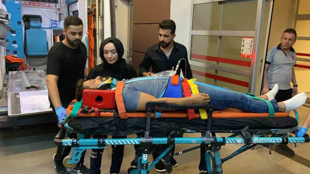 İki Otomobil Çarpıştı: 5 Yaralı