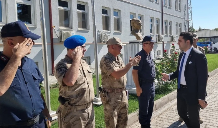 Kaymakam Seyhan, Polislerle Bir Araya Geldi