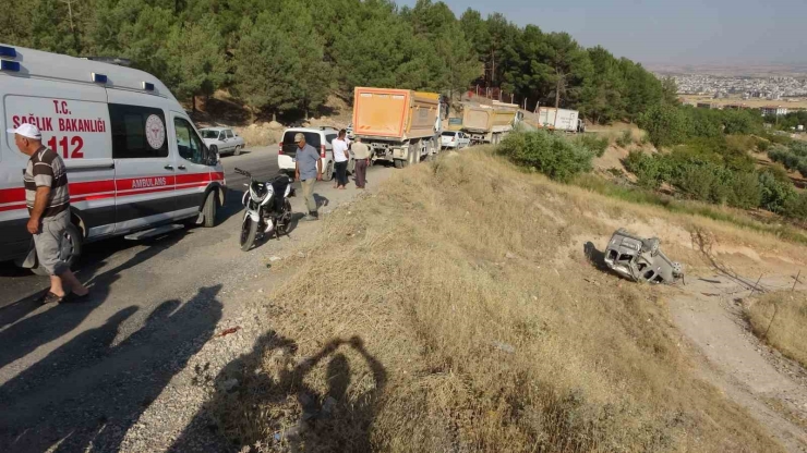 Kontrolden Çıkan Hafif Ticari Araç Takla: 1’i Ağır 4 Yaralı