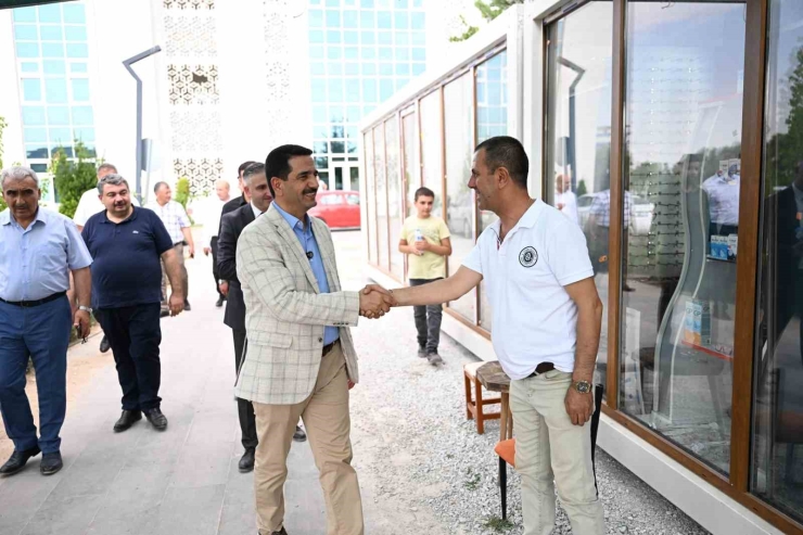 Taşkın, Millet Bahçesi Esnaflarla Bir Araya Geldi
