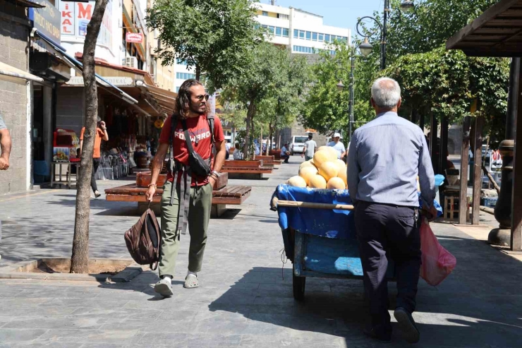 Evden Kovulan Tam Zamanlı Gezgin, 5 Yılda 71 Şehir 7 Ülke Gezdi