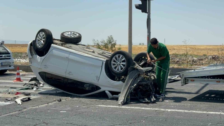 Diyarbakır’da 3 Aracın Karıştığı Zincirleme Kazada 4 Kişi Yaralandı