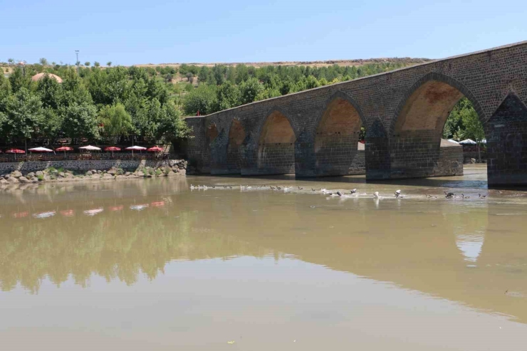 Diyarbakır’da Tarihi Mekanlarda “eyyam-ı Bahur” Sakinliği